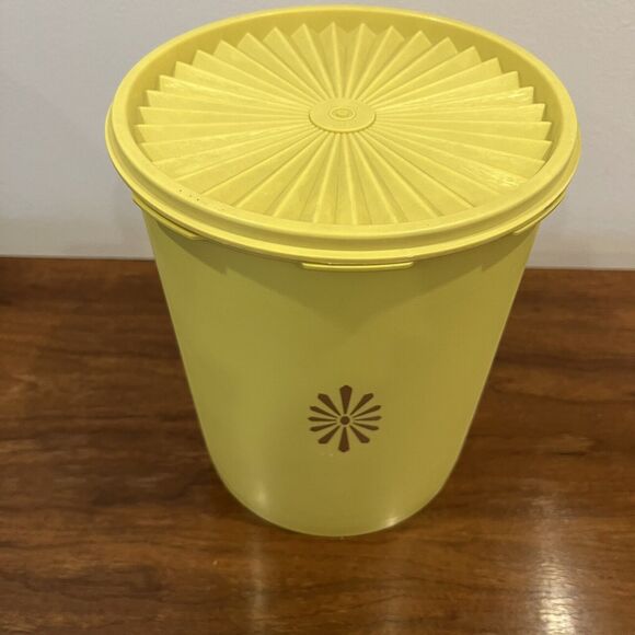 Tupperware Servalier Nesting Canister Set Yellow Set of 4 With Lids - Picture 7 of 11